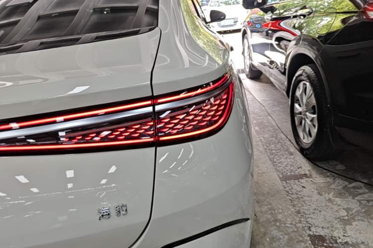 Used BYD Seal 2024 HONOR Edition DM-i 1.5L 121km Luxury Model Right Rear Taillight