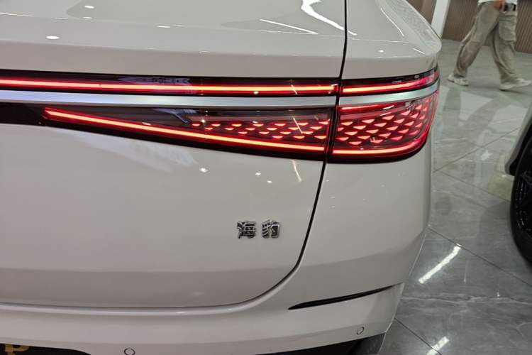 Used BYD Seal 2024 HONOR Edition DM-i 1.5L 121km Elite Model Right Rear Taillight