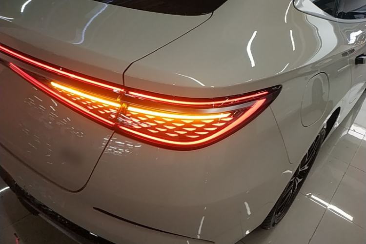 Used BYD Seal 2024 HONOR Edition DM-i 1.5L 121km Luxury Model Right Rear Taillight