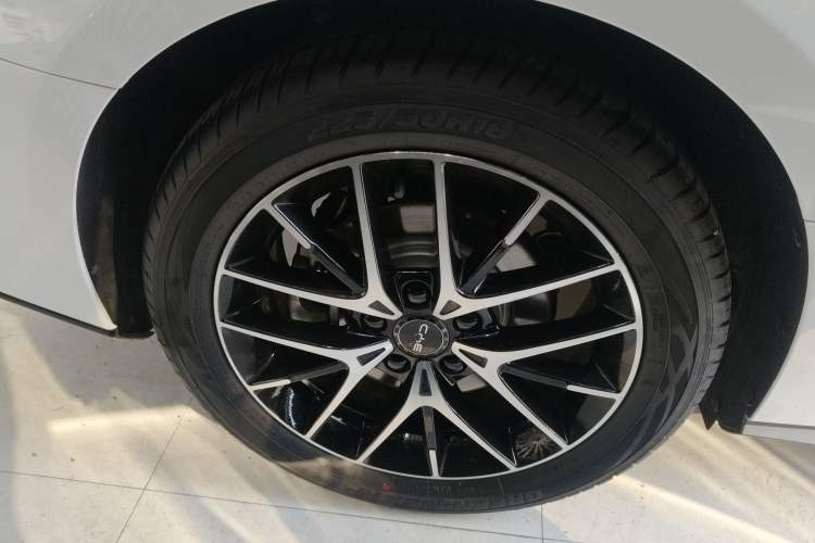 Used BYD Seal 2024 HONOR Edition DM-i 1.5L 121km Luxury Model Right Rear Wheel Hub