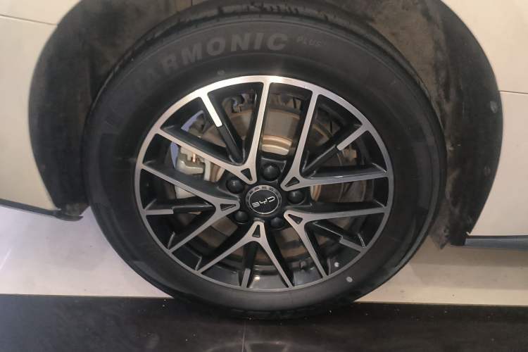 Used BYD Seal 2024 HONOR Edition DM-i 1.5L 121km Elite Model Right Rear Wheel Hub