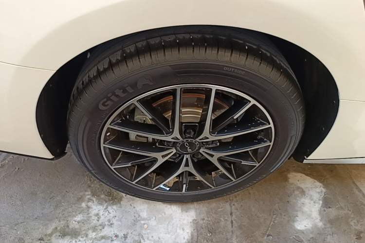 Used BYD Seal 2024 HONOR Edition DM-i 1.5T 121km Flagship Model Right Rear Wheel Hub