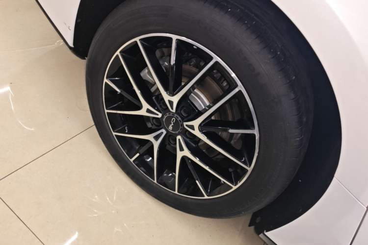 Used BYD Seal 2024 HONOR Edition DM-i 1.5L 121km Luxury Model Right Rear Wheel Hub