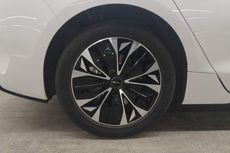 Used BYD Seal 2024 Honor Edition 550km Elite Model Right Rear Wheel Hub