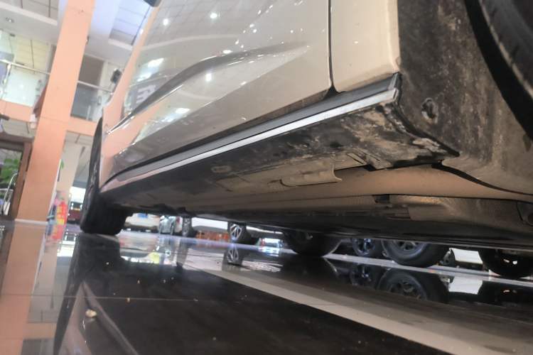 Used BYD Seal 2024 HONOR Edition DM-i 1.5L 121km Elite Model Right Side Sill