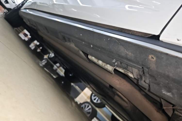 Used BYD Seal 2024 HONOR Edition DM-i 1.5L 121km Luxury Model Right Side Sill