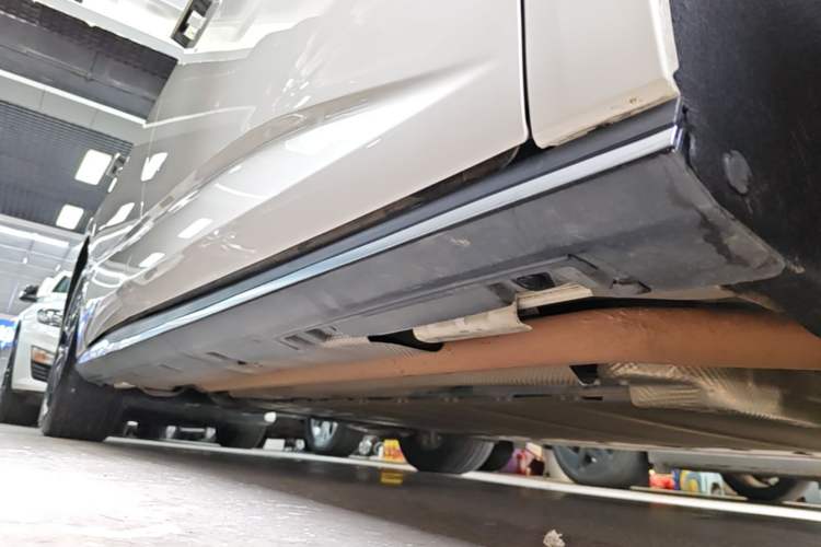 Used BYD Seal 2024 HONOR Edition DM-i 1.5L 121km Luxury Model Right Side Sill