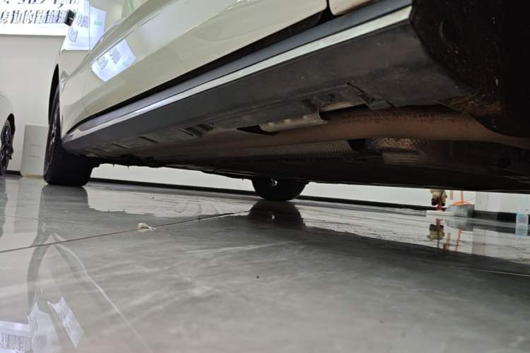 Used BYD Seal 2024 HONOR Edition DM-i 1.5L 121km Elite Model Right Side Sill