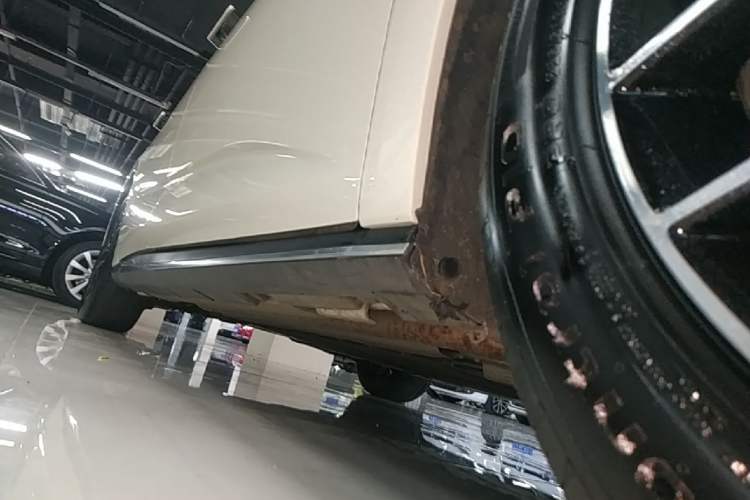 Used BYD Seal 2024 HONOR Edition DM-i 1.5L 121km Luxury Model Right Side Sill