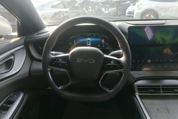 Used BYD Seal 2024 HONOR Edition DM-i 1.5L 121km Luxury Model Steering Wheel