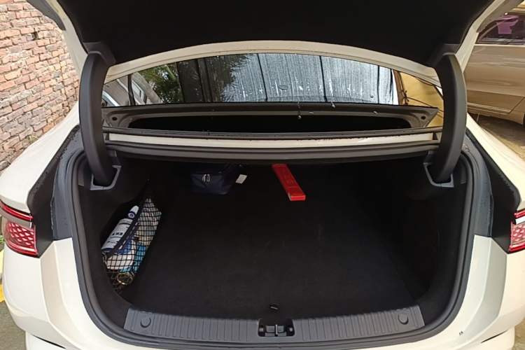 Used BYD Seal 2024 HONOR Edition DM-i 1.5T 121km Flagship Model Trunk