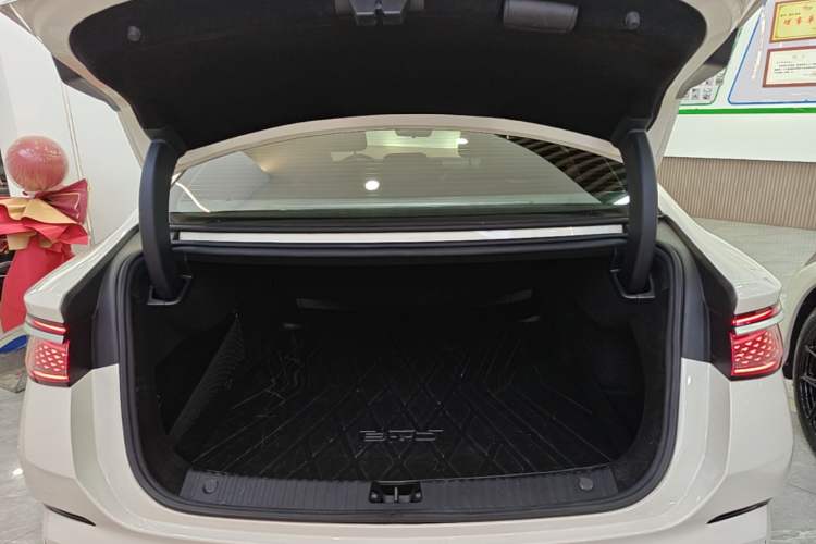 Used BYD Seal 2024 HONOR Edition DM-i 1.5L 121km Elite Model Trunk