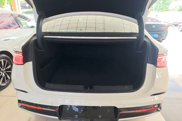 Used BYD Seal 2024 HONOR Edition DM-i 1.5L 121km Elite Model Trunk