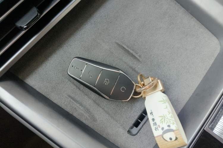 Used BYD Seal 2024 HONOR Edition DM-i 1.5L 121km Luxury Model Vehicle Key