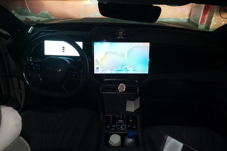 Used BYD Seal 2024 HONOR Edition DM-i 1.5T 121km Flagship Model Center Console