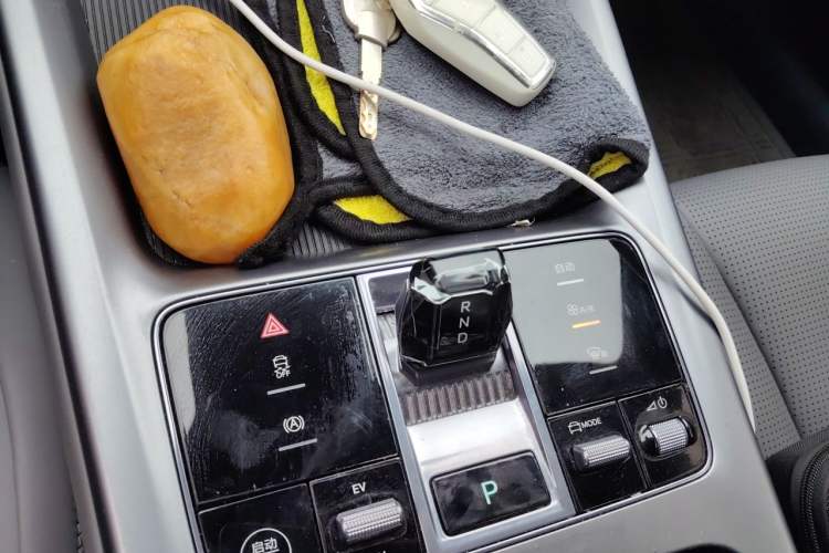 Used BYD Seal 2024 HONOR Edition DM-i 1.5L 121km Elite Model Gear Lever