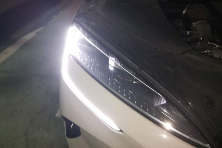 Used BYD Seal 2024 HONOR Edition DM-i 1.5T 121km Flagship Model Right Front Headlight