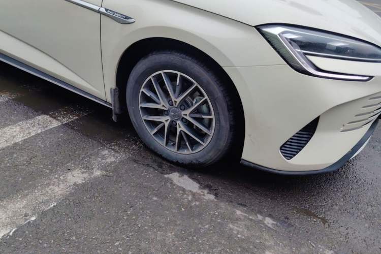 Used BYD Seal 2024 HONOR Edition DM-i 1.5L 121km Elite Model Right Front Wheel Hub
