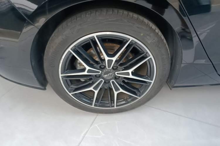 Used BYD Seal 2025 Revised Version 650 Intelligent Driving Edition Right Rear Wheel Hub
