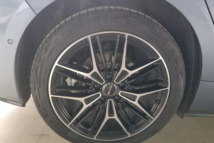 Used BYD Seal 2025 650 Zhihang Edition Right Rear Wheel Hub