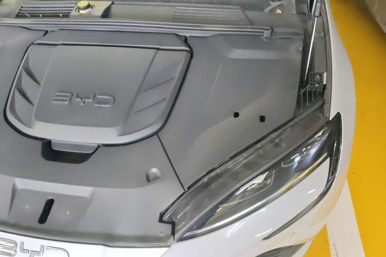Used BYD Seal 2025 650 Long-Range Version Engine Bay Left