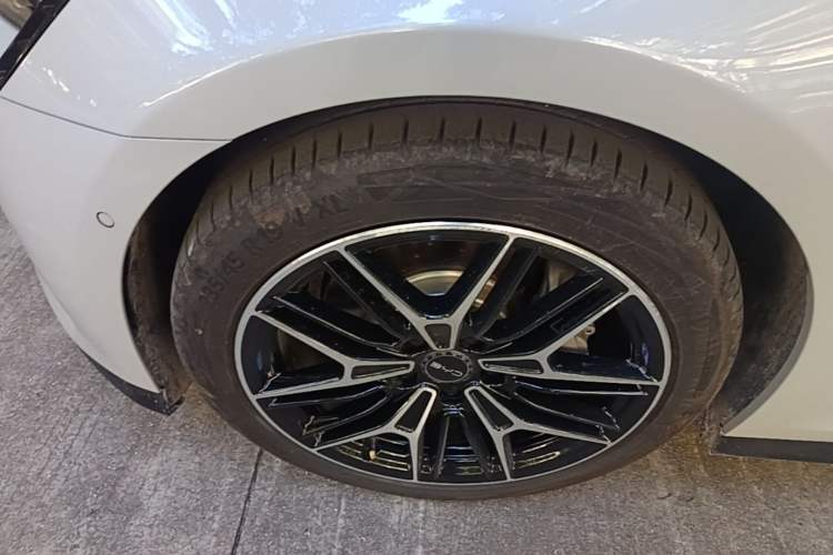 Used BYD Seal 2025 Revised Version 650 Intelligent Driving Edition Left Front Wheel Hub