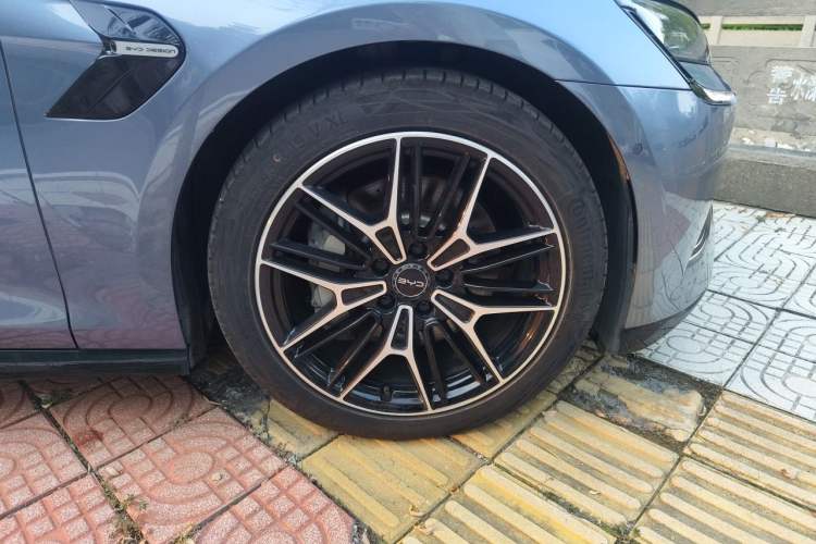 Used BYD Seal 2025 650 Intelligent Driving Version Right Front Wheel Hub