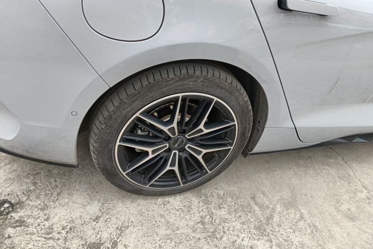 Used BYD Seal 2025 650 Zhihang Edition Right Rear Wheel Hub