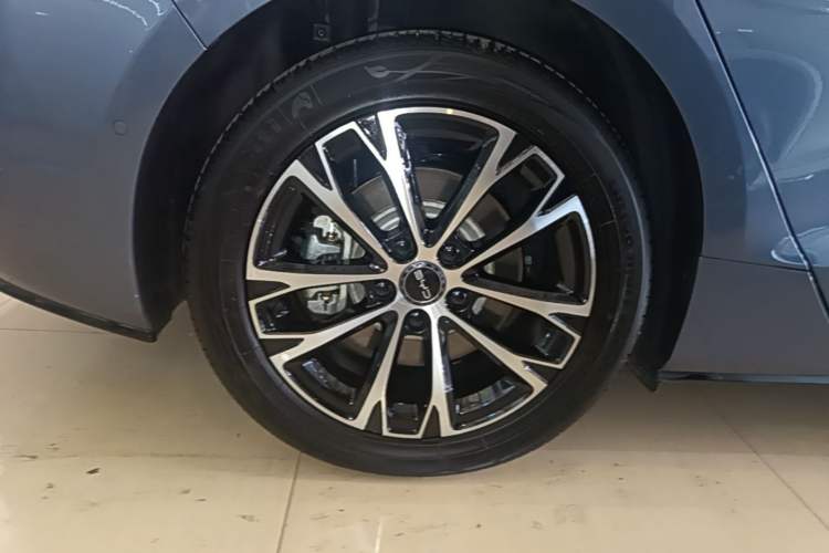 Used BYD Seal 2025 510 Standard Edition Right Rear Wheel Hub