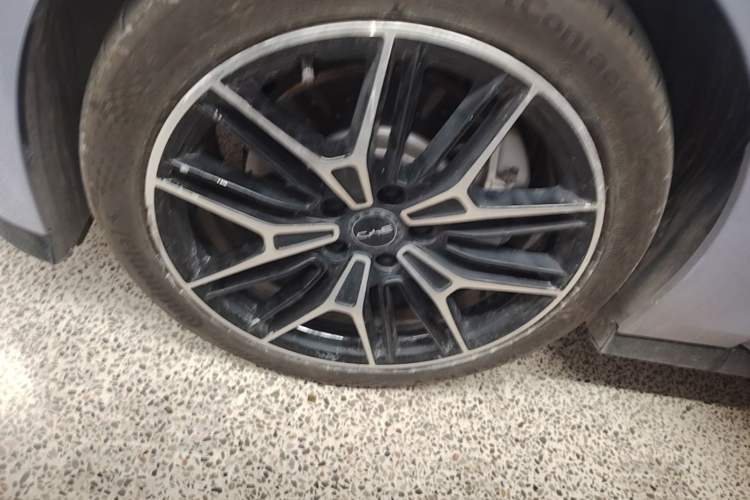 Used BYD Seal 2025 650 Zhihang Edition Left Front Wheel Hub