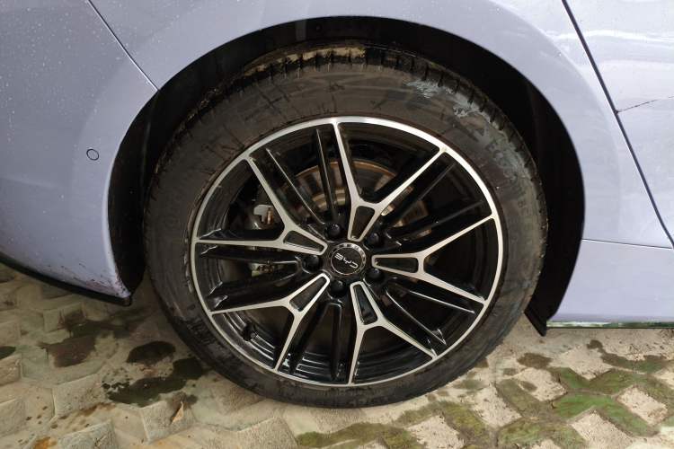 Used BYD Seal 2025 650 Intelligent Driving Version Right Rear Wheel Hub