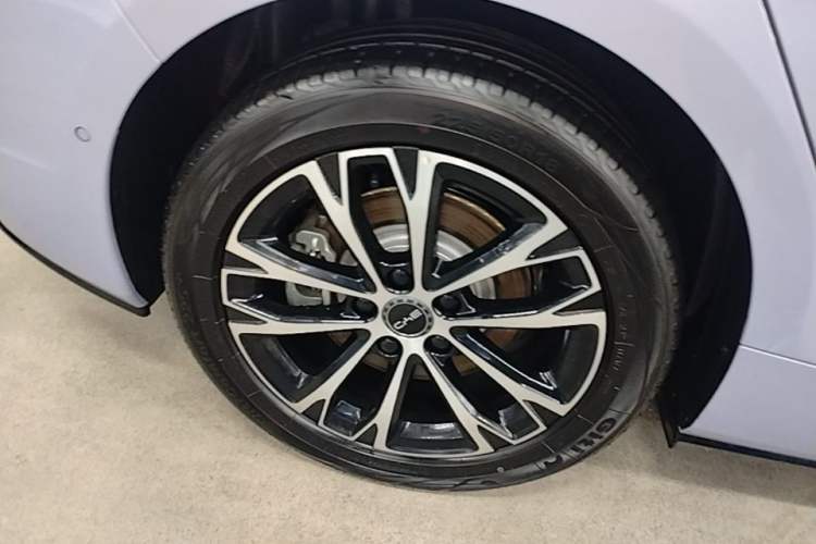 Used BYD Seal 2025 510 Smart Navigation Version Right Rear Wheel Hub