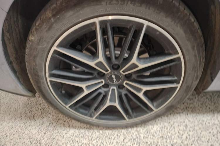 Used BYD Seal 2025 650 Zhihang Edition Right Rear Wheel Hub
