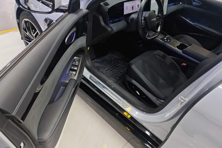Used BYD Seal 2025 600 All-Wheel Drive Intelligent Driving Version Interior 3