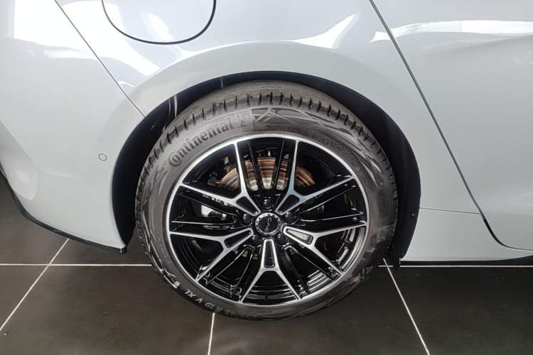 Used BYD Seal 2025 Revised Version 650 Intelligent Driving Edition Right Rear Wheel Hub