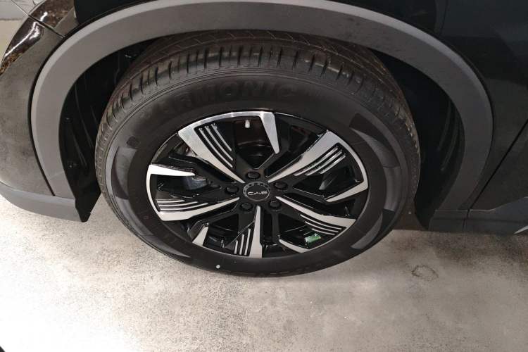 Used BYD Sealion 05 DM-i 2025 DM-i 115KM Prestige Model Left Front Wheel Hub