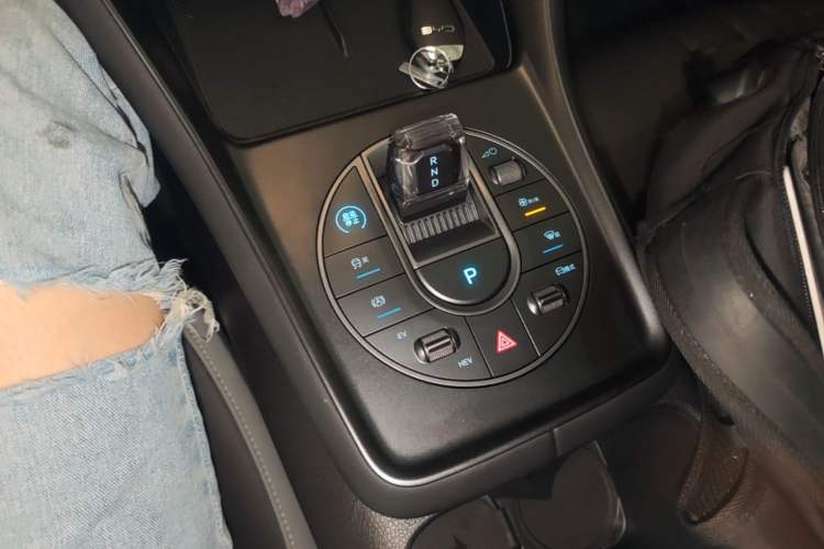 Used BYD Sealion 05 DM-i 2025 DM-i 115KM Prestige Model Gear Lever