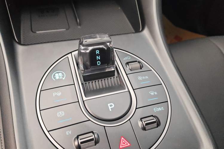 Used BYD Sealion 05 DM-i 2025 DM-i Smart Drive 115KM Flagship Model Gear Lever