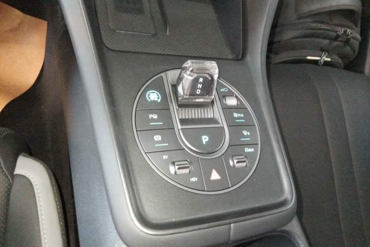 Used BYD Sealion 05 DM-i 2025 DM-i Smart Drive 115KM Flagship Model Gear Lever