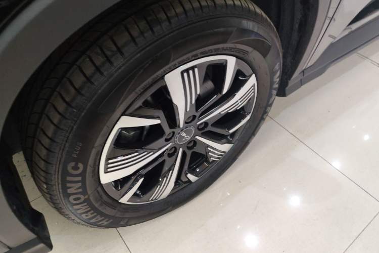 Used BYD Sealion 05 DM-i 2025 DM-i 75KM Luxury Model Left Front Wheel Hub