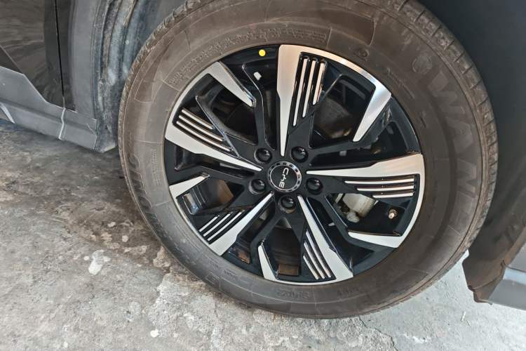Used BYD Sealion 05 DM-i 2025 DM-i 75KM Luxury Model Right Front Wheel Hub