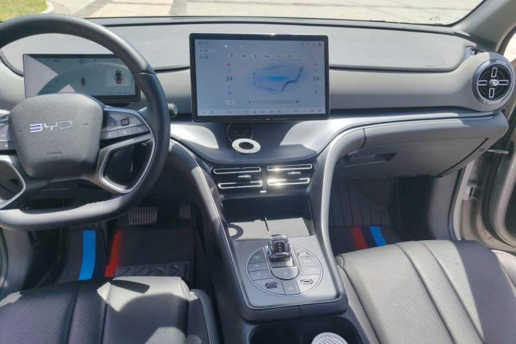 Used BYD Sealion 05 DM-i 2025 DM-i Smart Drive 75KM Luxury Model Audio And AC Panel