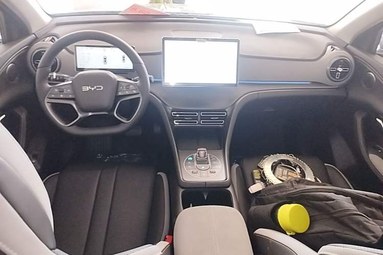Used BYD Sealion 05 DM-i 2025 DM-i Intelligent Driving 75KM Prestige Model Center Console