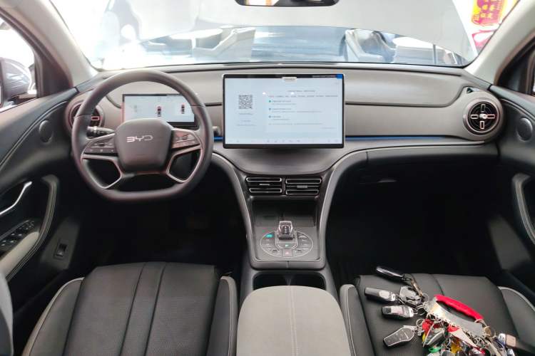 Used BYD Sealion 05 DM-i 2025 DM-i Smart Drive 115KM Flagship Model Center Console
