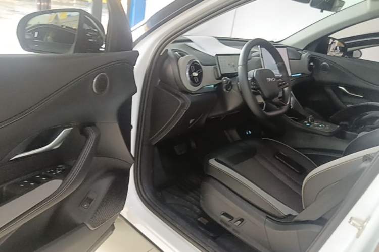 Used BYD Sealion 05 DM-i 2025 DM-i Smart Drive 115KM Prestige Model Driver Seat