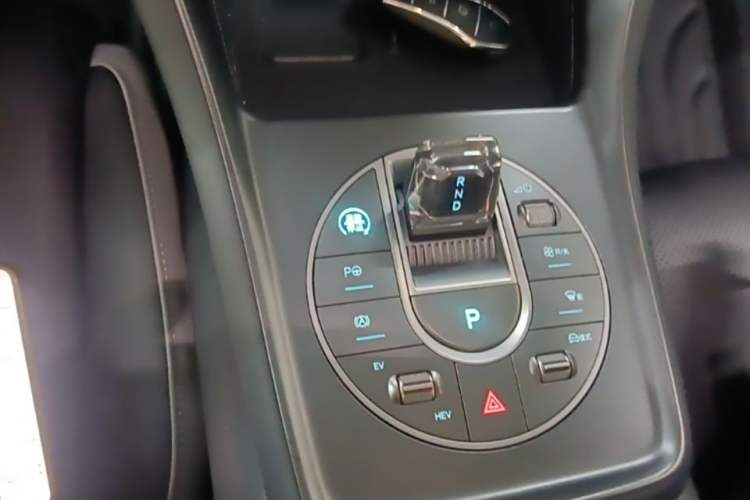 Used BYD Sealion 05 DM-i 2025 DM-i Smart Drive 115KM Prestige Model Gear Lever