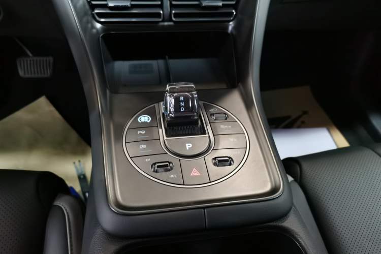 Used BYD Sealion 05 DM-i 2025 DM-i Smart Drive 115KM Flagship Model Gear Lever