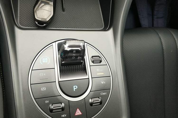Used BYD Sealion 05 DM-i 2025 DM-i 75KM Luxury Model Gear Lever