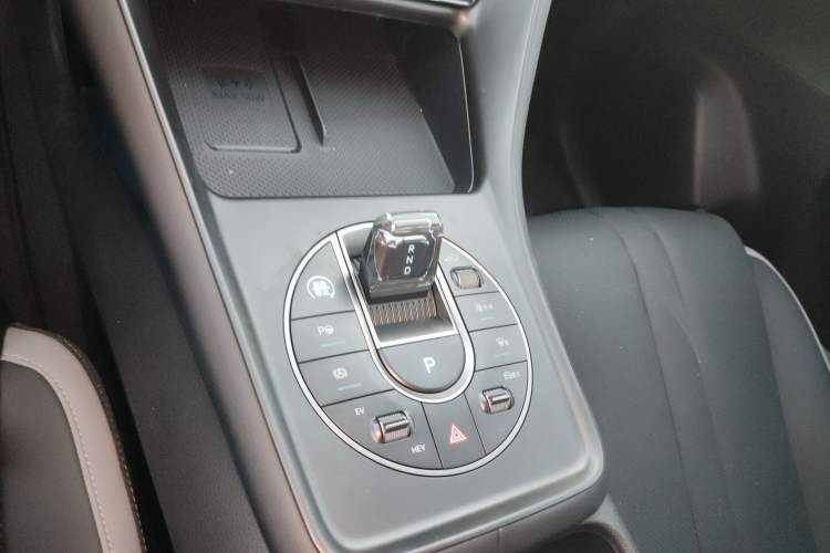 Used BYD Sealion 05 DM-i 2025 DM-i Smart Drive 115KM Flagship Model Gear Lever
