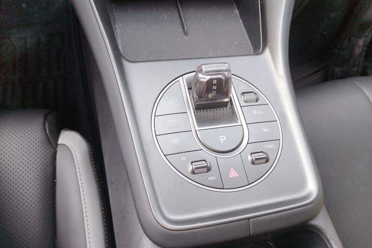 Used BYD Sealion 05 DM-i 2025 DM-i 75KM Luxury Model Gear Lever